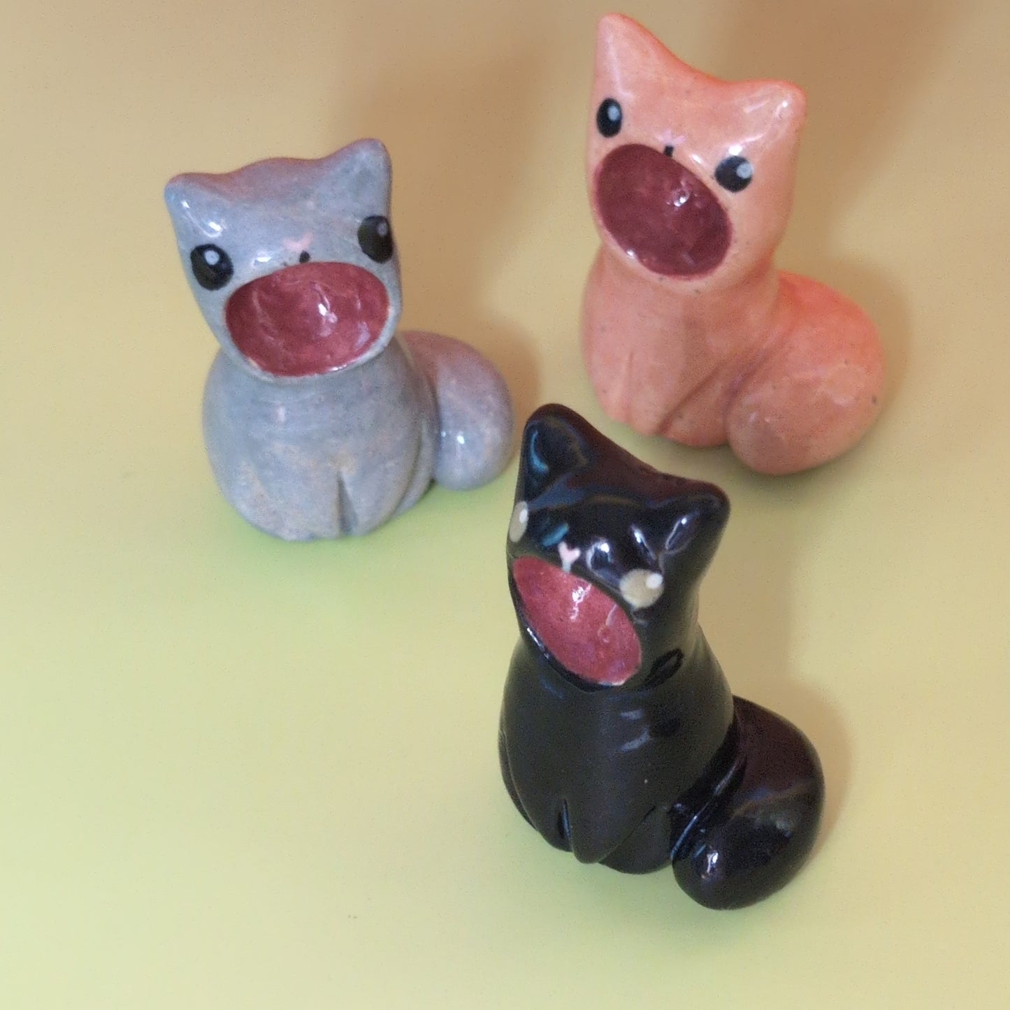 Screaming Cat Ceramic Figurine