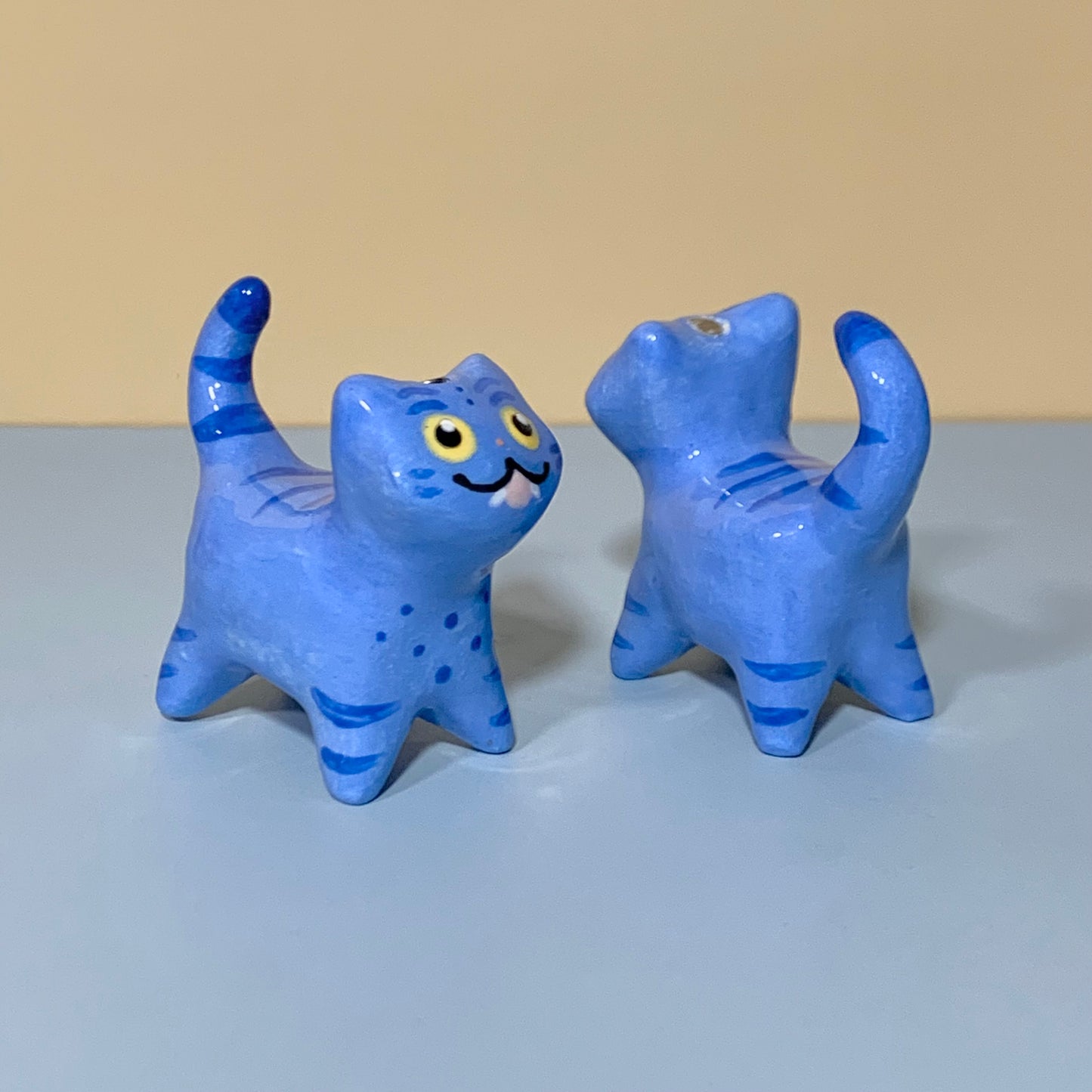 KPDH Derpy Cat Ceramic Figurine with Magnetic Attachments