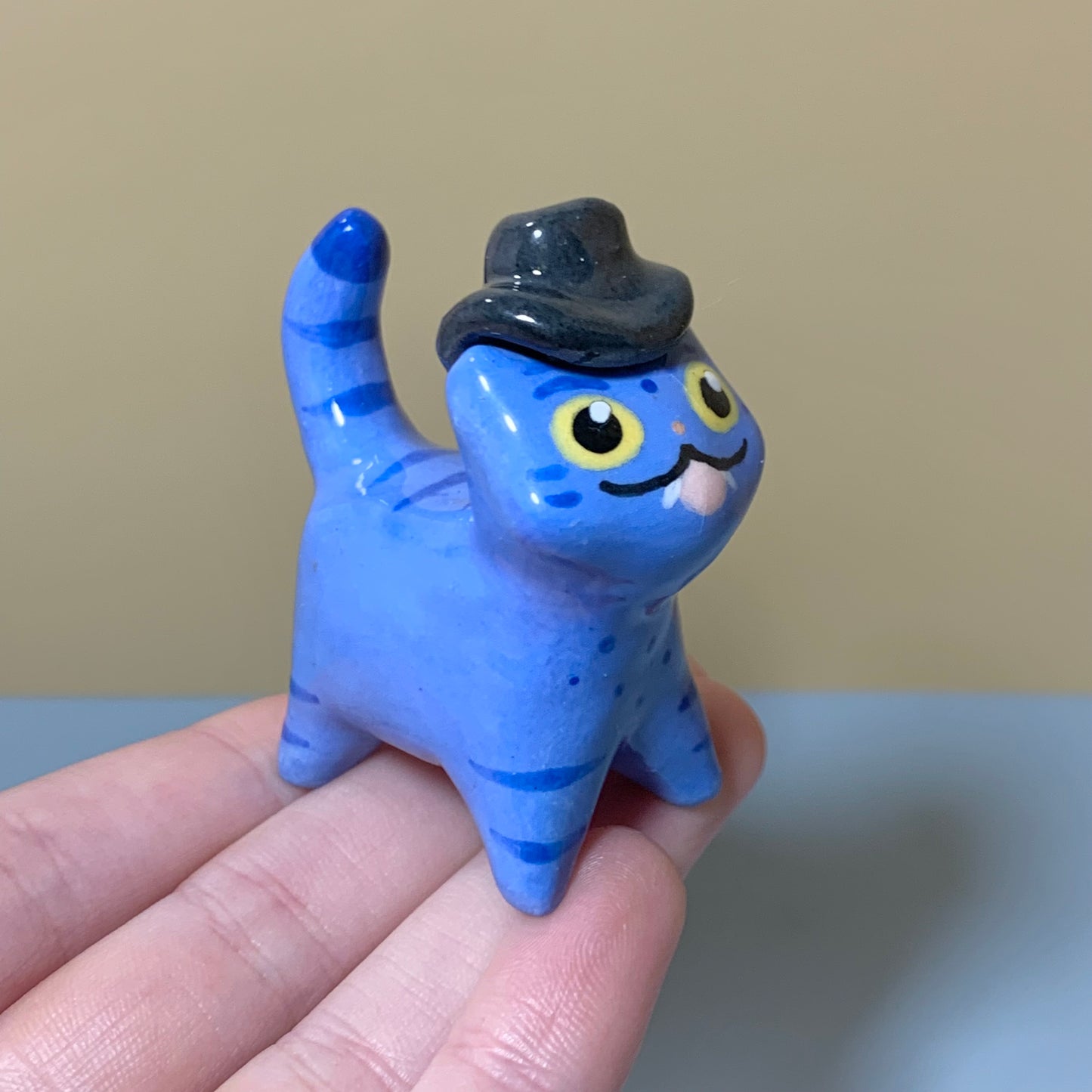 KPDH Derpy Cat Ceramic Figurine with Magnetic Attachments