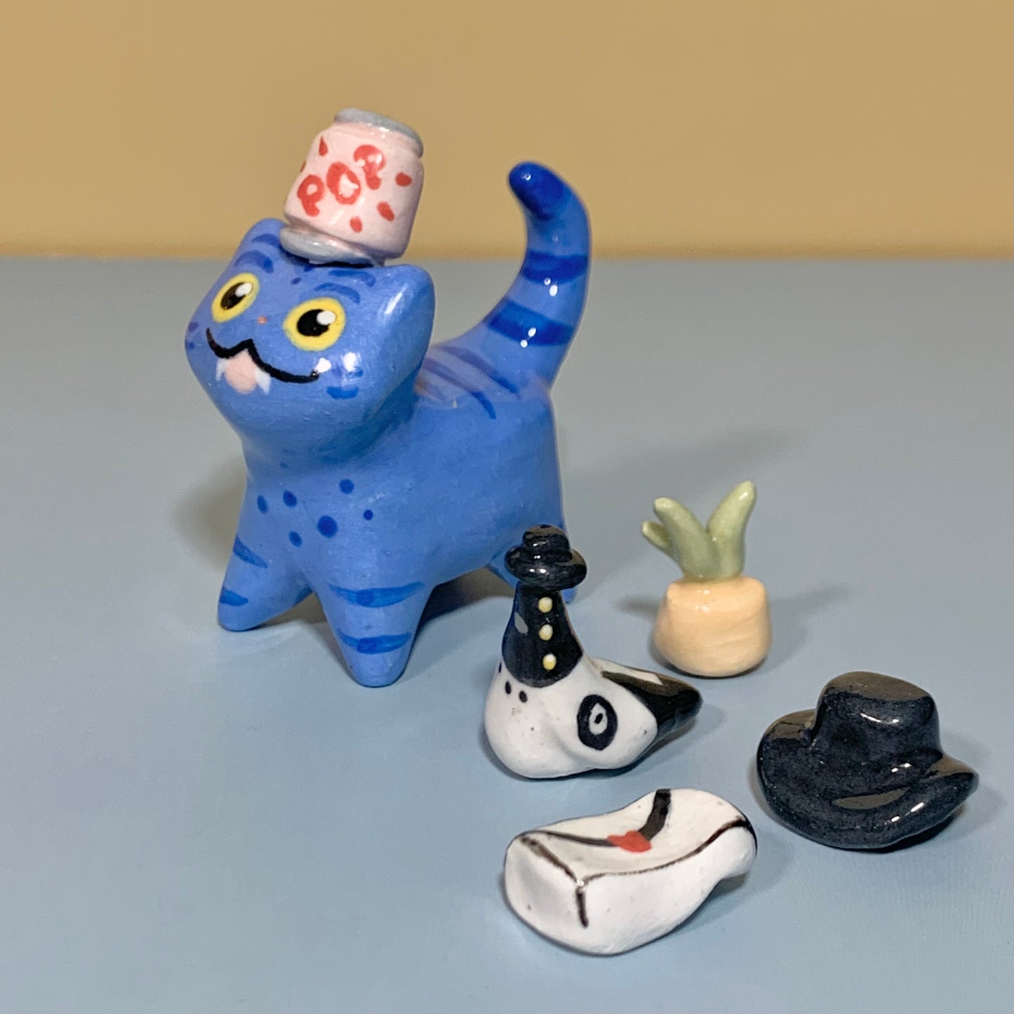 KPDH Derpy Cat Ceramic Figurine with Magnetic Attachments