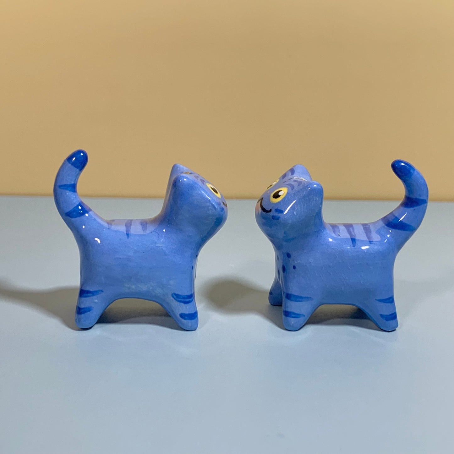 KPDH Derpy Cat Ceramic Figurine with Magnetic Attachments