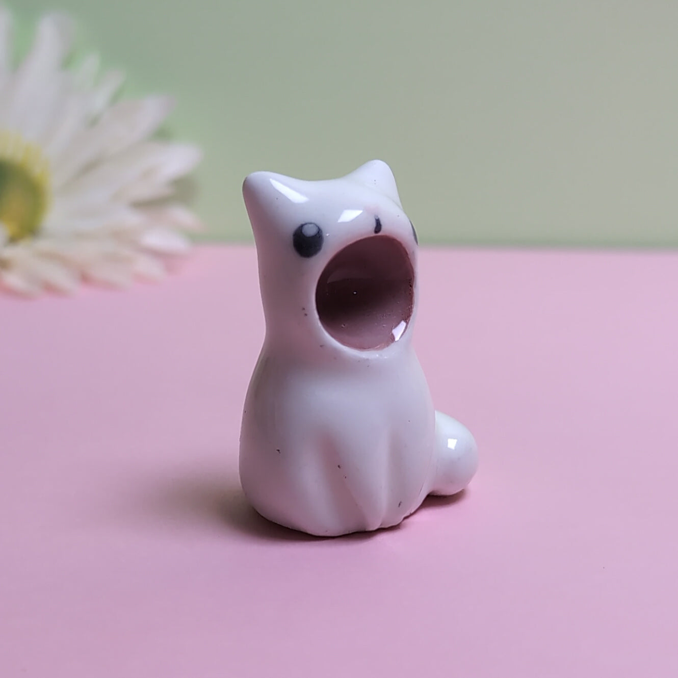 Screaming Cat Ceramic Figurine