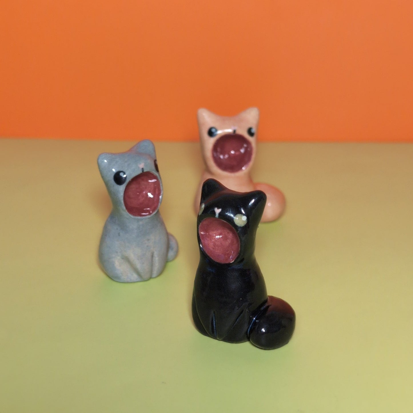 Screaming Cat Ceramic Figurine