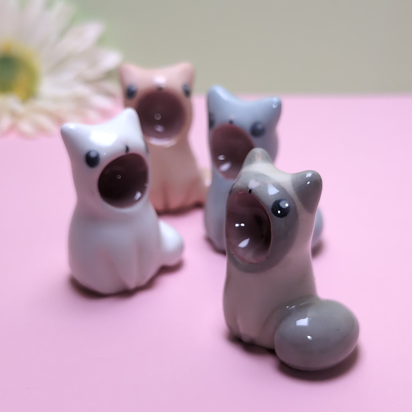 Screaming Cat Ceramic Figurine