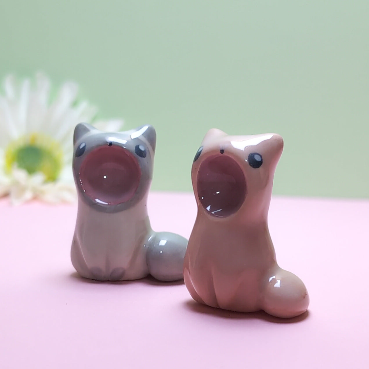 Screaming Cat Ceramic Figurine