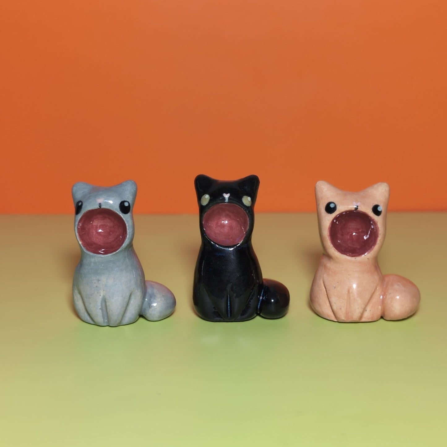Screaming Cat Ceramic Figurine