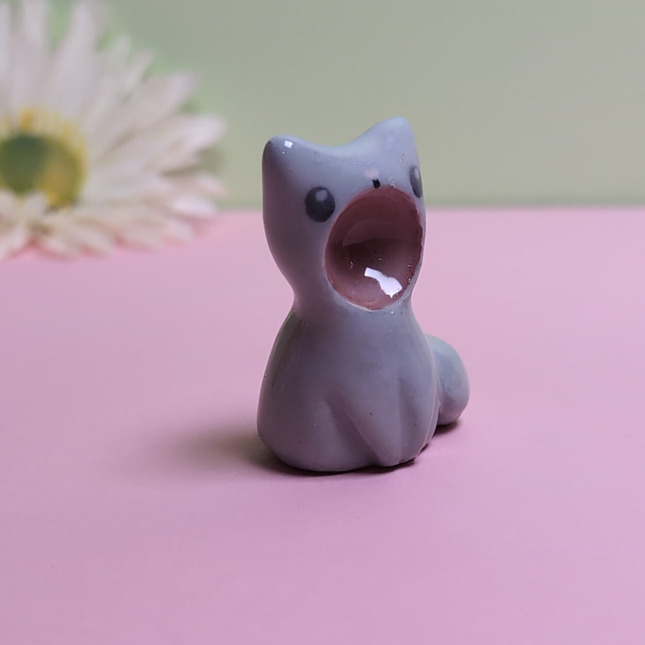 Screaming Cat Ceramic Figurine