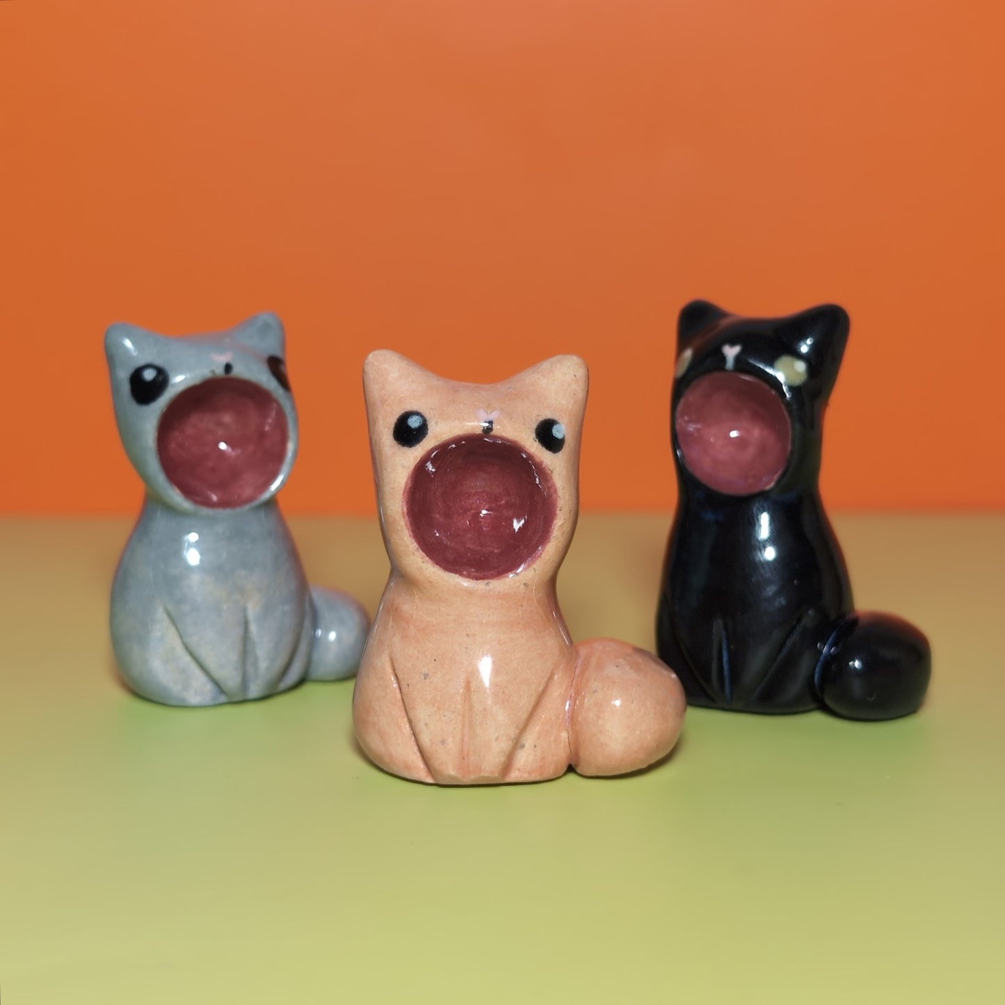 Screaming Cat Ceramic Figurine